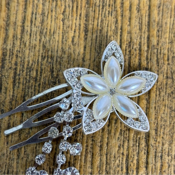 Hair Bun Wrap Comb Accessory Rhinestone and Faux Pearl Fashion Jewelry - Picture 4 of 5